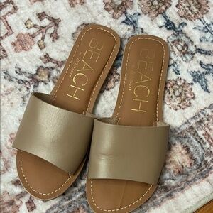 Beach by Matisse Women's Beige Slide Sandals size 8